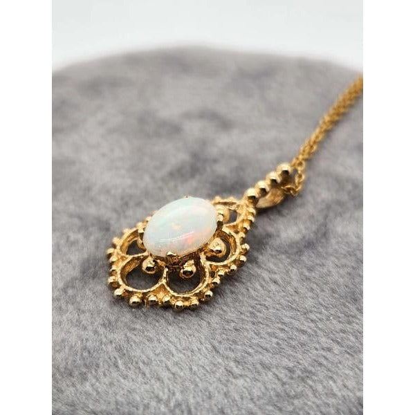 14kt Yellow Gold Beaded Flower Oval Opal Necklace - 16 Inches