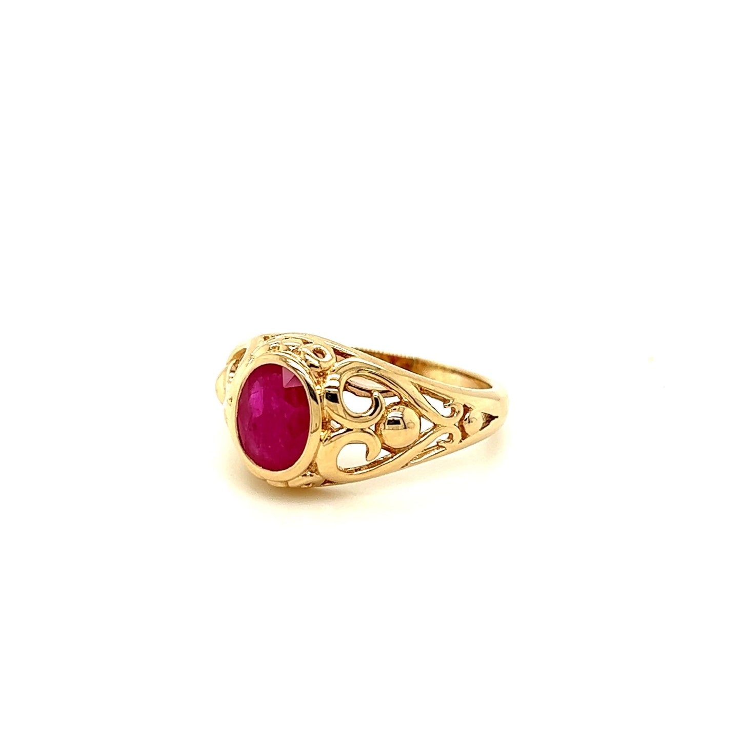 14kt Yellow Gold Vintage Designed Oval Ruby Ring