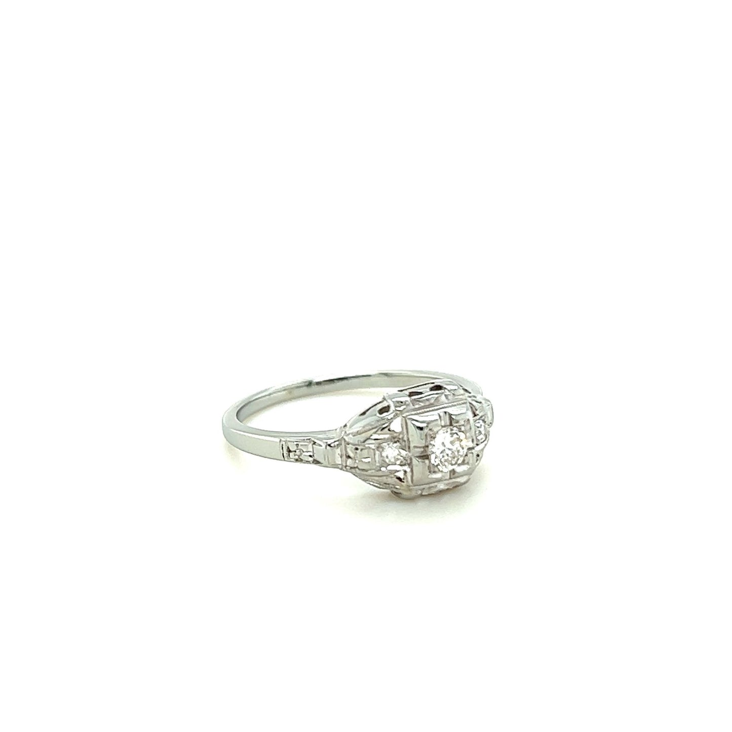 14kt White Gold Designed Vintage Diamond Ring