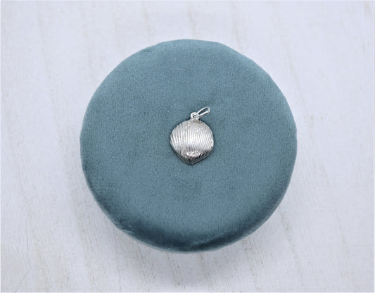 Small Clam Shell Charm