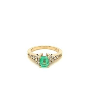 14kt Yellow Gold Colombian Emerald Ring w/ Round Diamond Side Accents