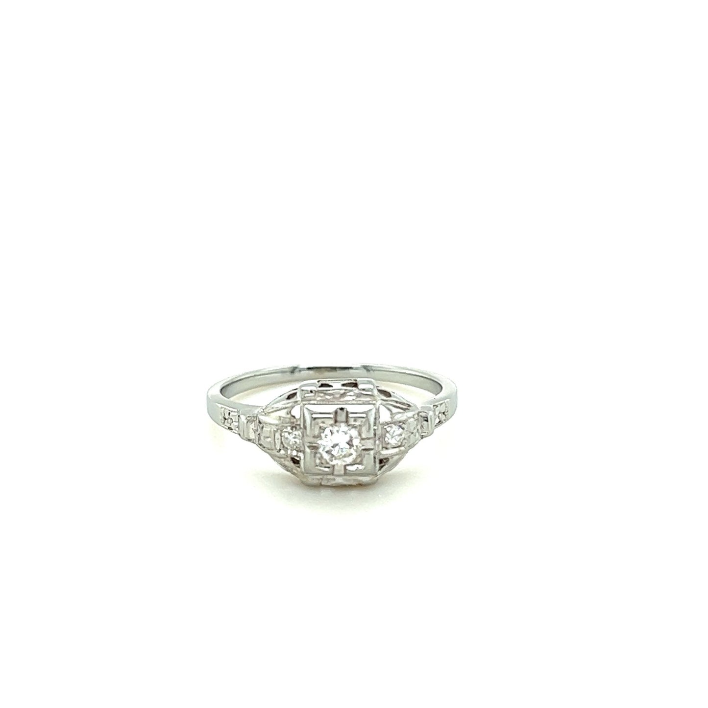 14kt White Gold Designed Vintage Diamond Ring
