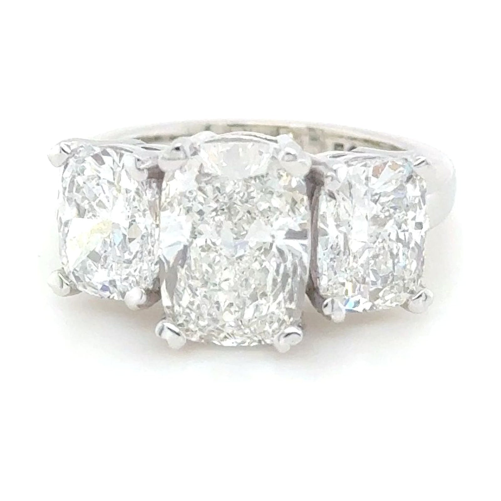Three-stone diamond ring